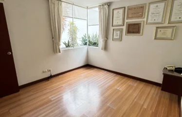 Amplio departamento con vista a la calle – A pasos del Pentagonito