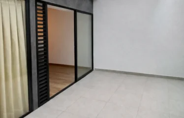 Moderno flat con terraza en el corazón de San Isidro – Zona Country Club