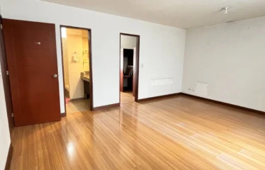 Amplio departamento con vista a la calle – A pasos del Pentagonito